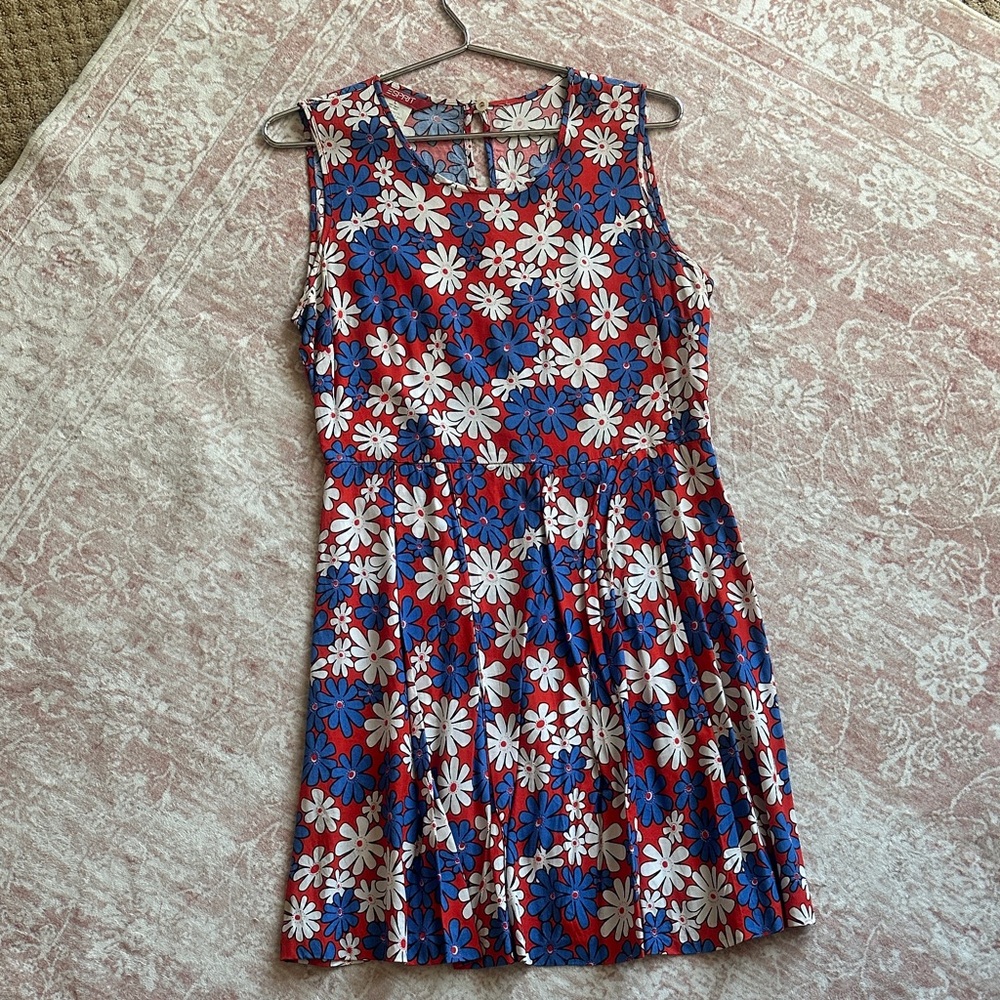 Esprit Red Floral Rayon Tank with Blue and White Daisies